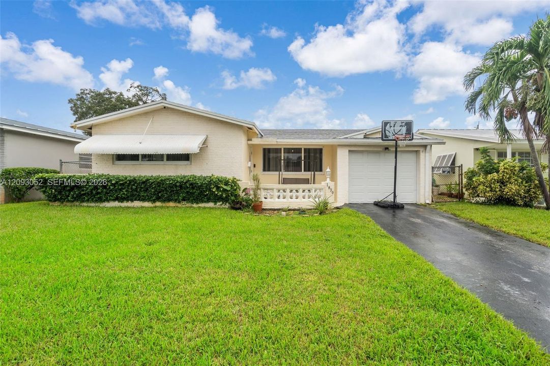 For Sale: $600,000 (2 beds, 2 baths, 1609 Square Feet)