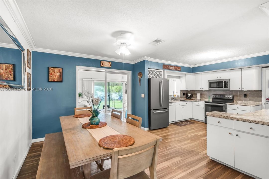 For Sale: $600,000 (2 beds, 2 baths, 1609 Square Feet)