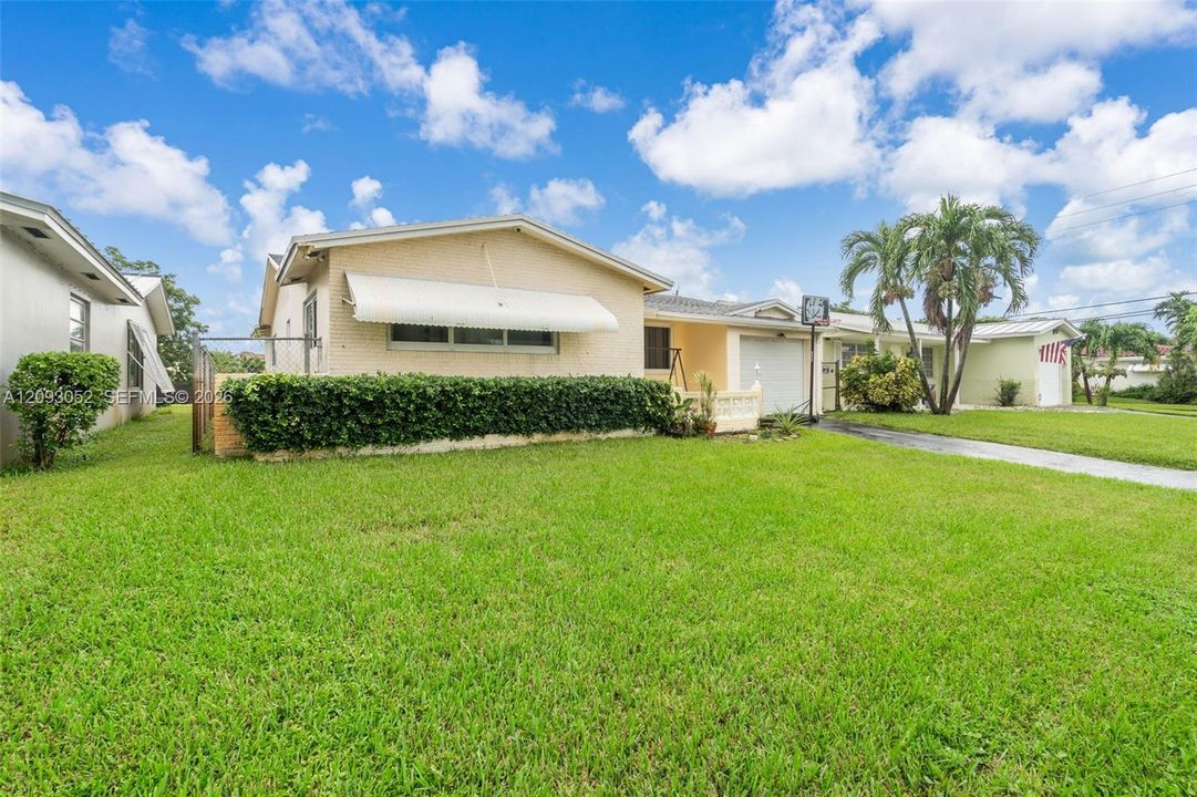 For Sale: $600,000 (2 beds, 2 baths, 1609 Square Feet)