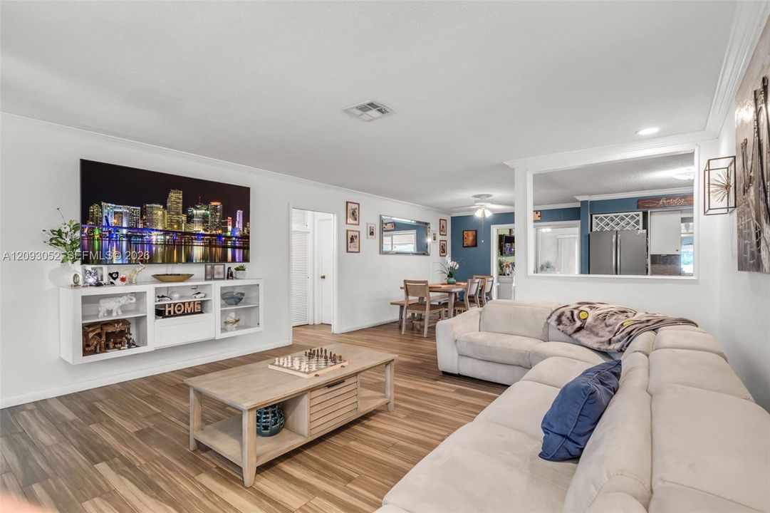 For Sale: $600,000 (2 beds, 2 baths, 1609 Square Feet)