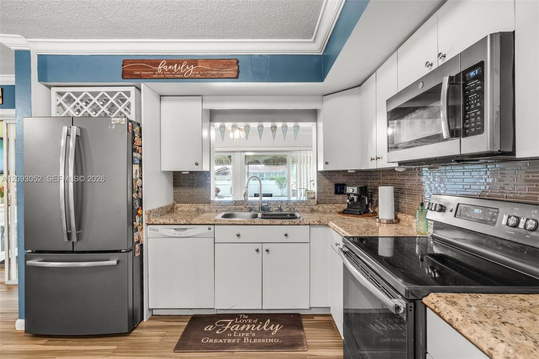 For Sale: $600,000 (2 beds, 2 baths, 1609 Square Feet)
