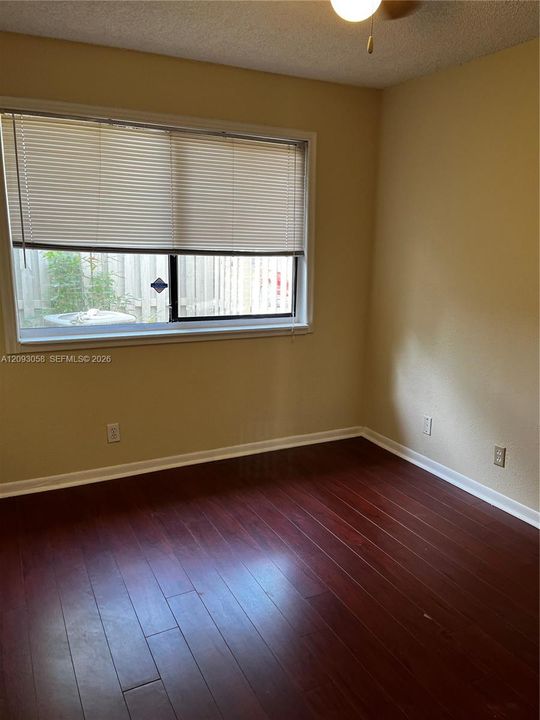 En Venta: $299,000 (3 camas, 2 baños, 1024 Pies cuadrados)