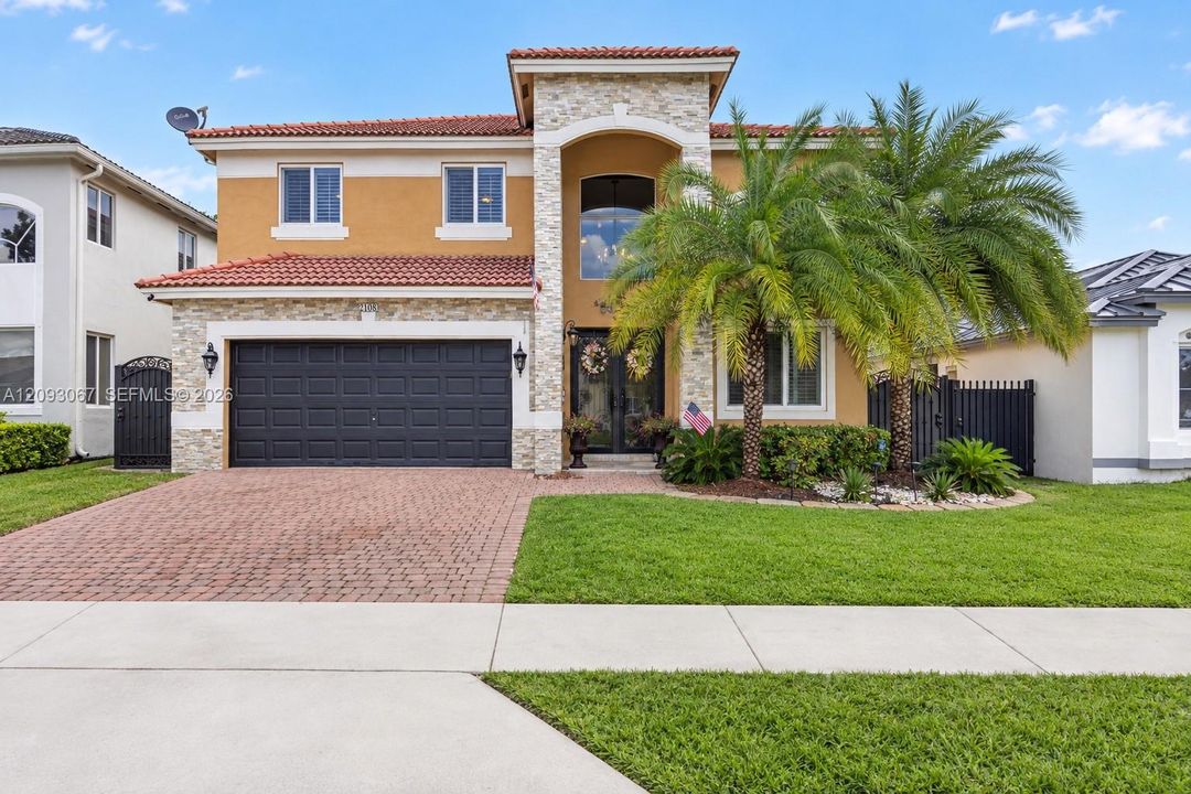 For Sale: $989,000 (4 beds, 3 baths, 2545 Square Feet)