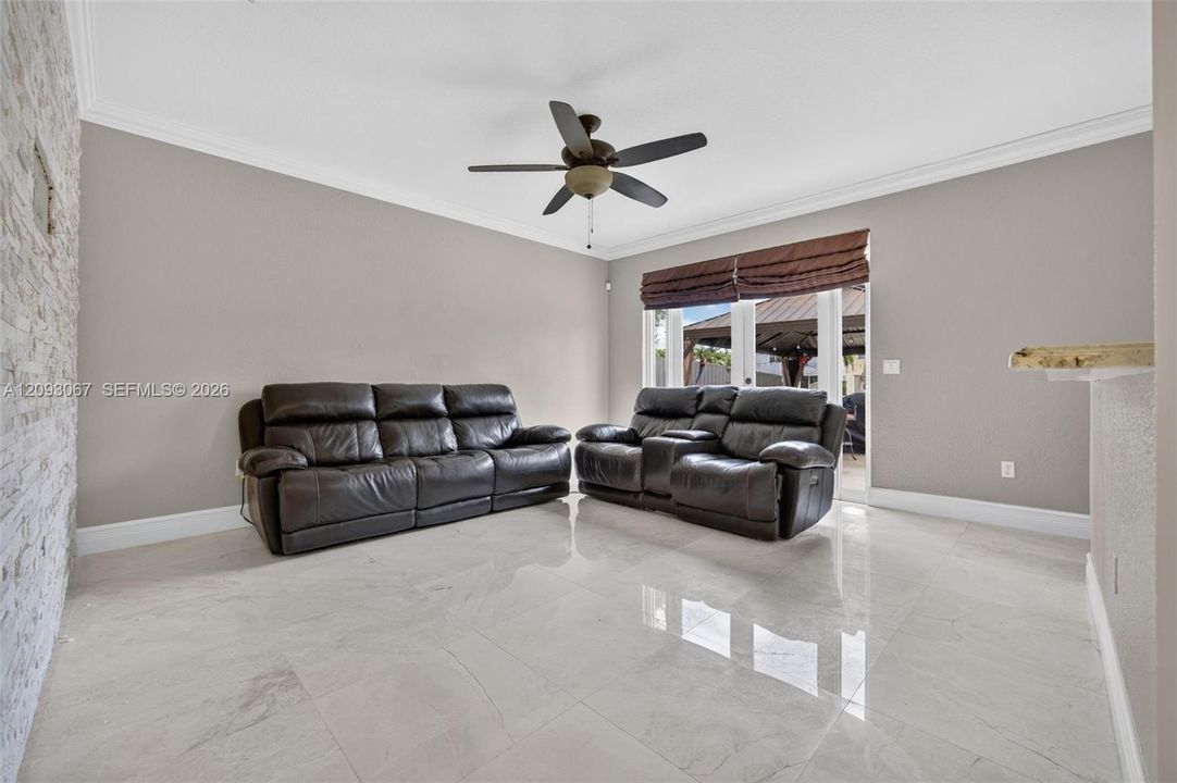 For Sale: $989,000 (4 beds, 3 baths, 2545 Square Feet)
