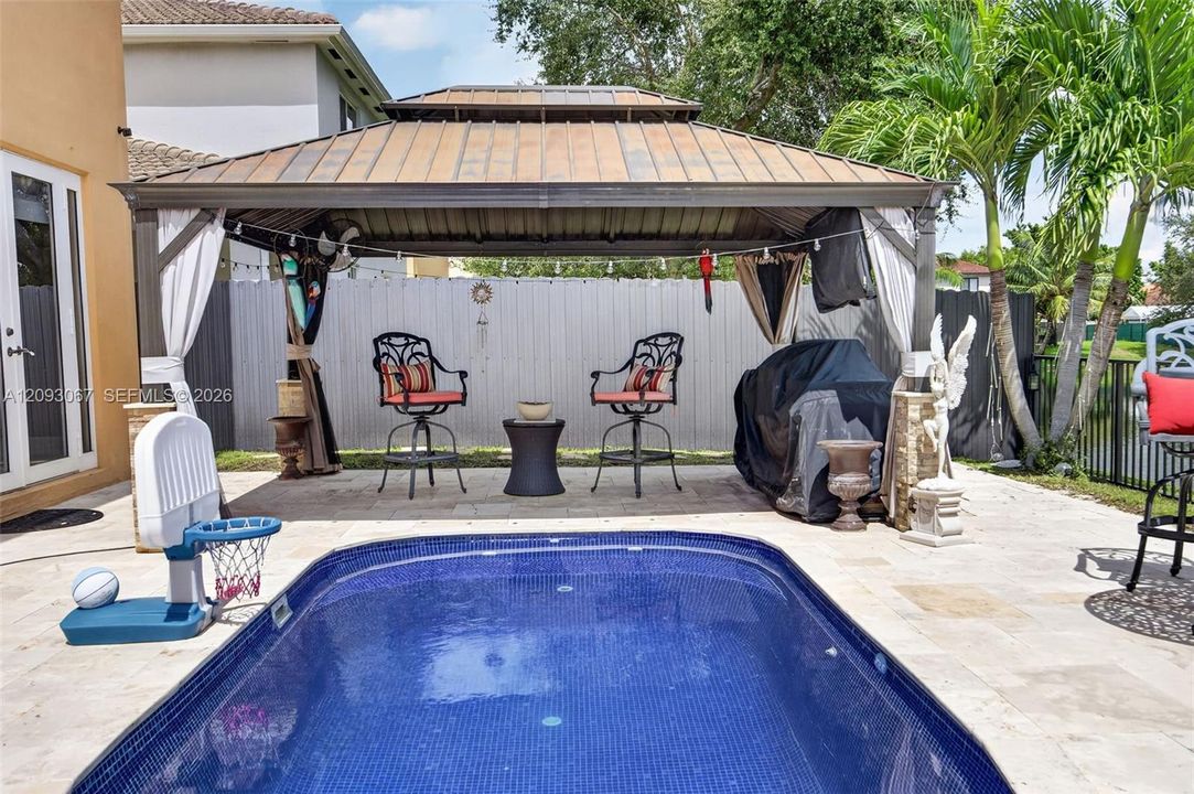 For Sale: $989,000 (4 beds, 3 baths, 2545 Square Feet)