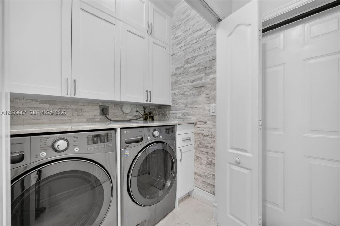 For Sale: $989,000 (4 beds, 3 baths, 2545 Square Feet)