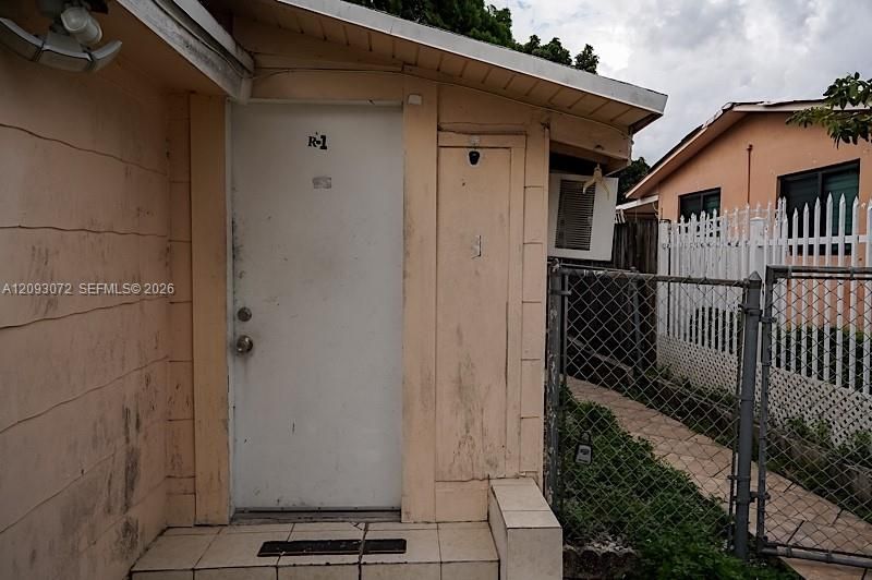 В аренду: $1,200 (0 спален, 1 ванн, 3095 Квадратных фут)