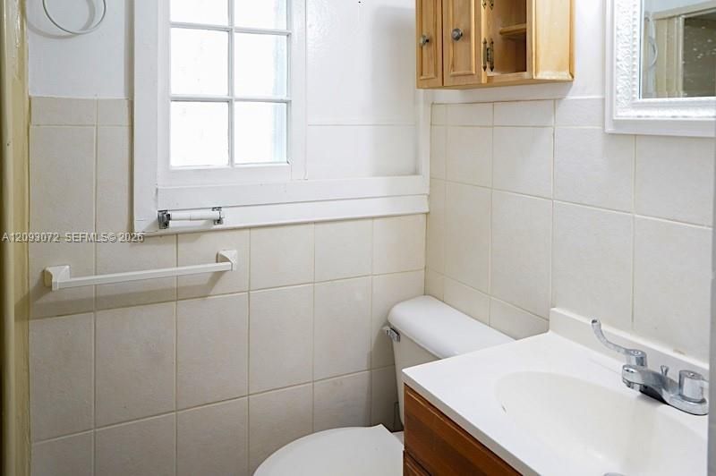 В аренду: $1,200 (0 спален, 1 ванн, 3095 Квадратных фут)