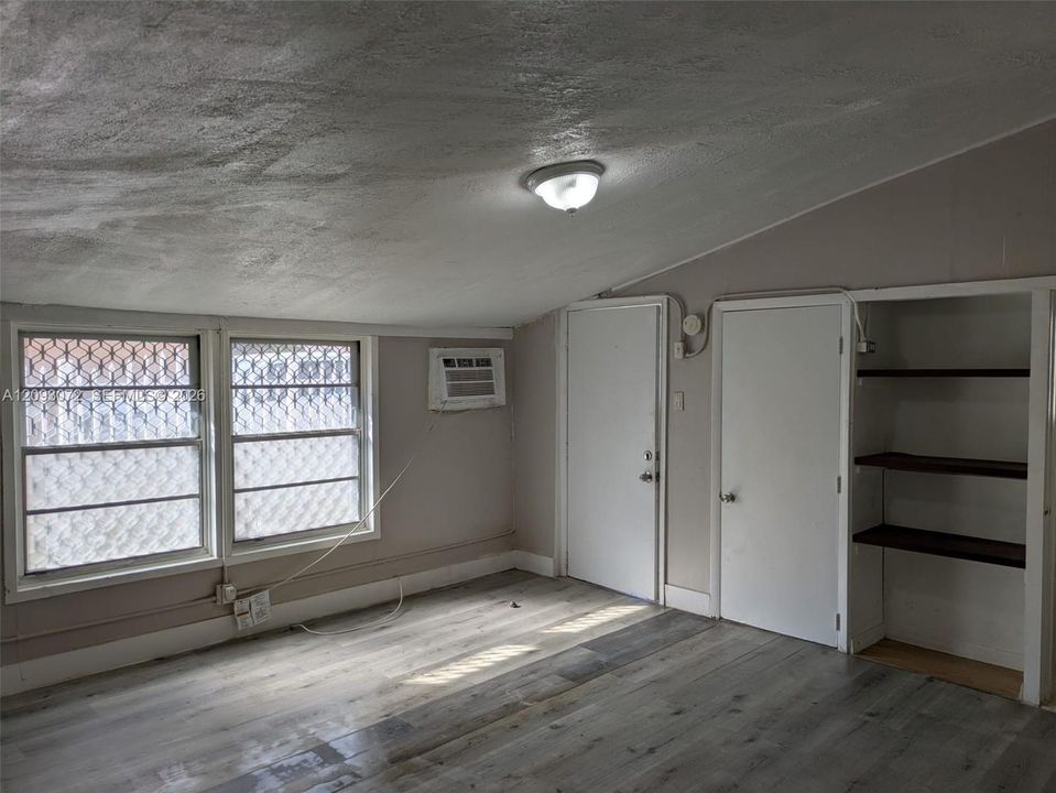 В аренду: $1,200 (0 спален, 1 ванн, 3095 Квадратных фут)