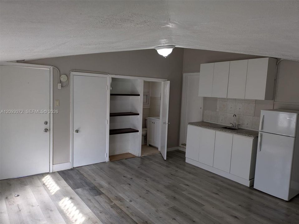 В аренду: $1,200 (0 спален, 1 ванн, 3095 Квадратных фут)