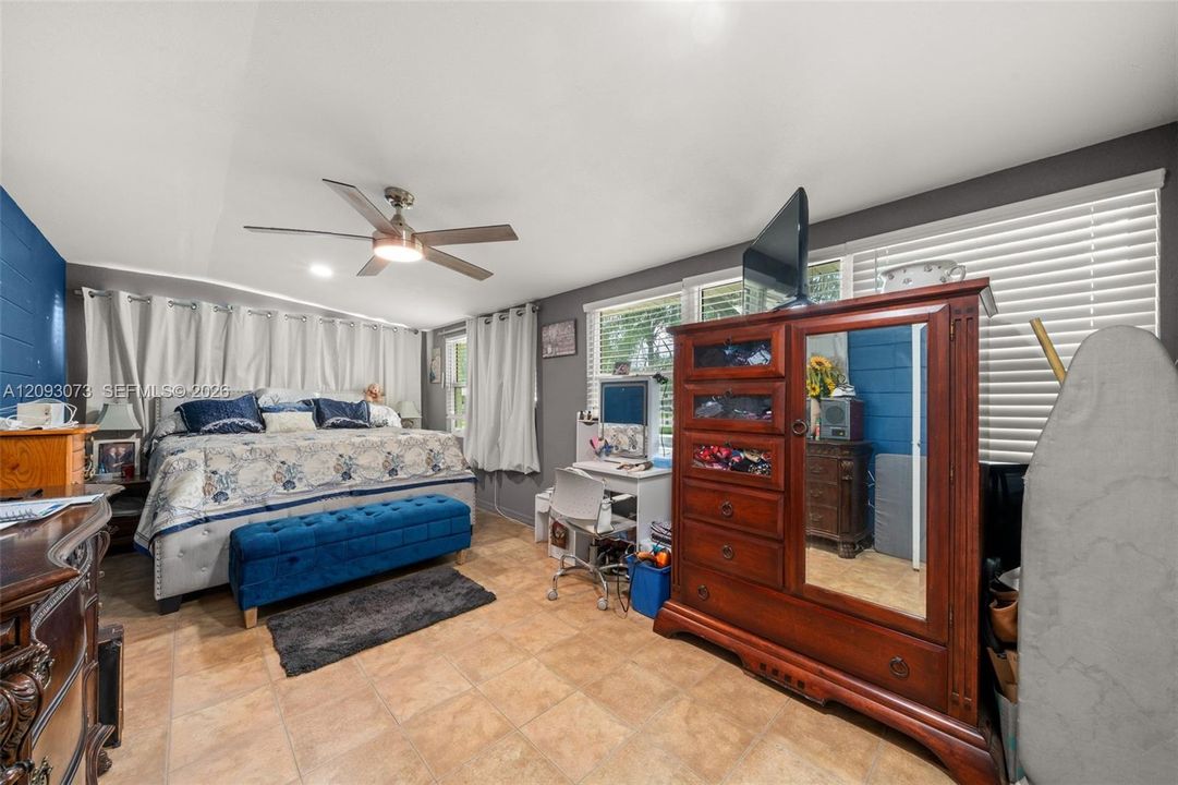 En Venta: $230,000 (3 camas, 1 baños, 1084 Pies cuadrados)