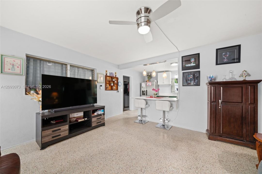 En Venta: $230,000 (3 camas, 1 baños, 1084 Pies cuadrados)
