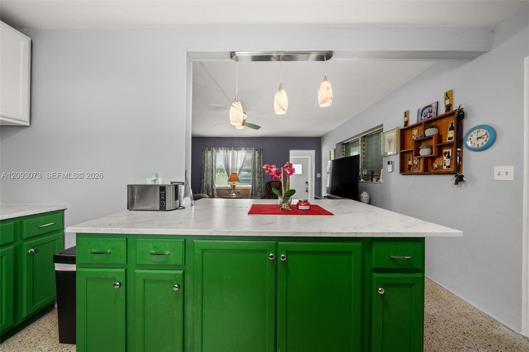 En Venta: $230,000 (3 camas, 1 baños, 1084 Pies cuadrados)