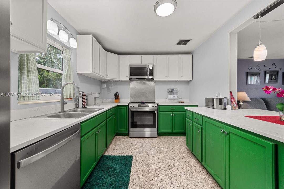 En Venta: $230,000 (3 camas, 1 baños, 1084 Pies cuadrados)