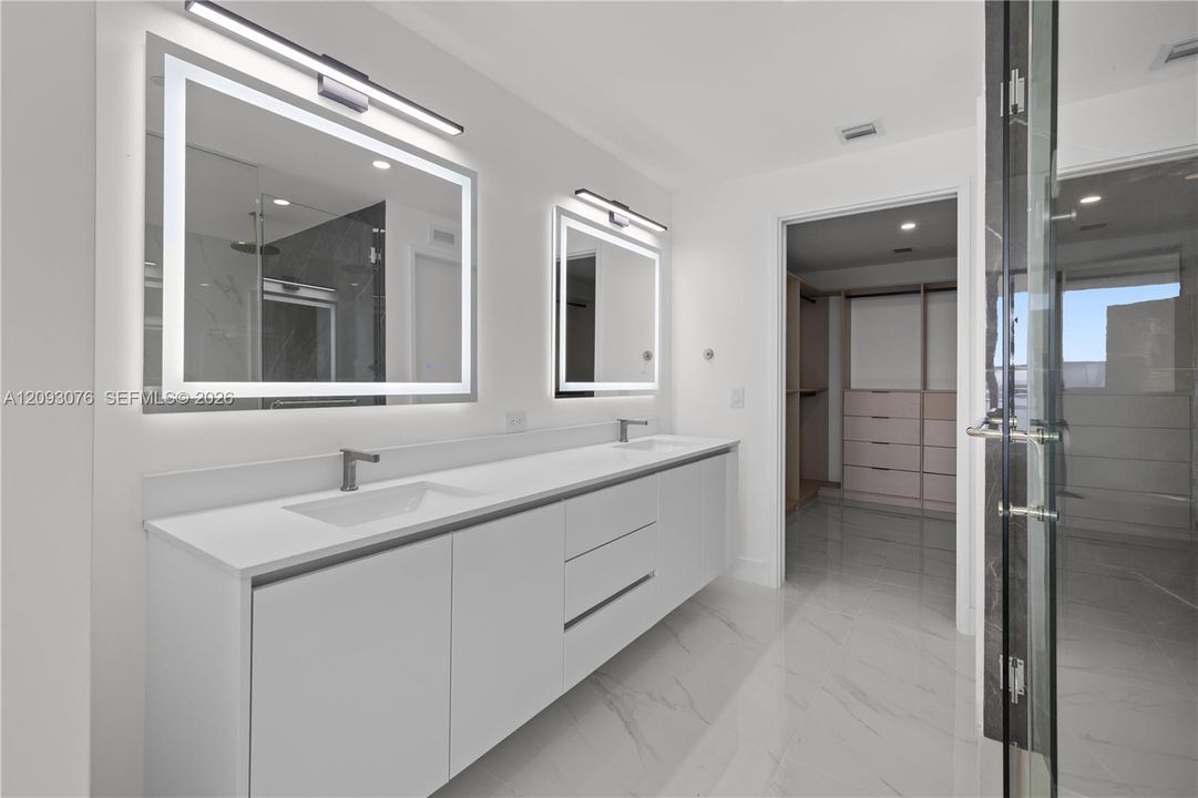 For Sale: $2,900,000 (4 beds, 5 baths, 2310 Square Feet)