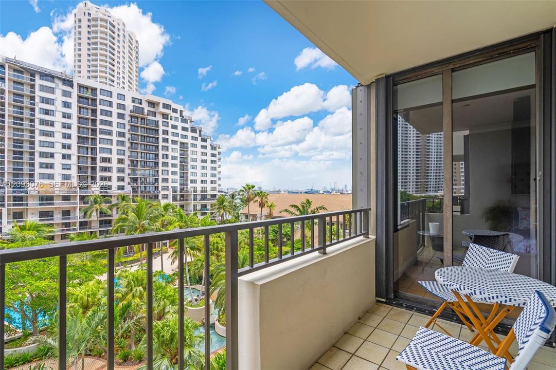 En Venta: $650,000 (2 camas, 2 baños, 1278 Pies cuadrados)