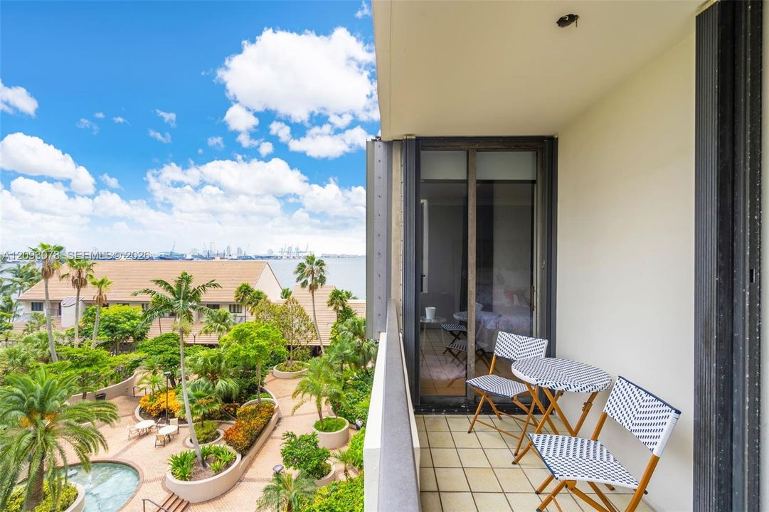 En Venta: $650,000 (2 camas, 2 baños, 1278 Pies cuadrados)