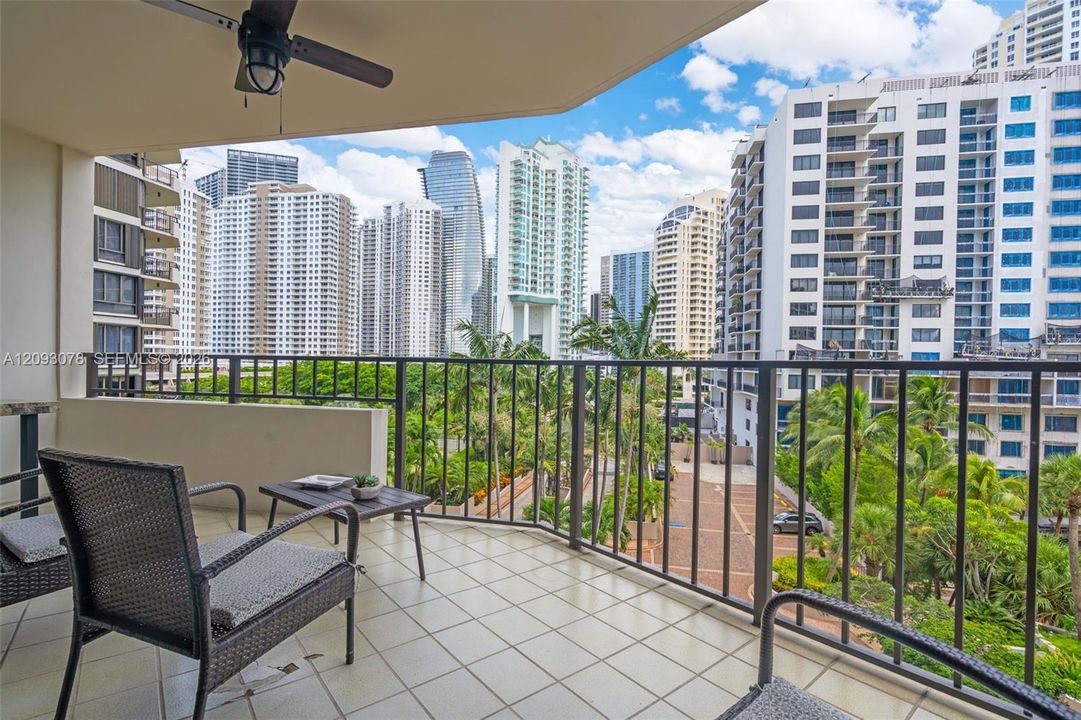En Venta: $650,000 (2 camas, 2 baños, 1278 Pies cuadrados)