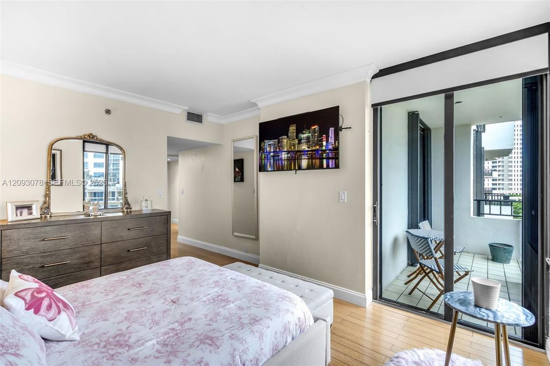 En Venta: $650,000 (2 camas, 2 baños, 1278 Pies cuadrados)