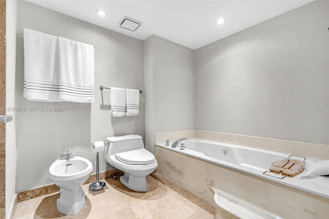 En Venta: $650,000 (2 camas, 2 baños, 1278 Pies cuadrados)