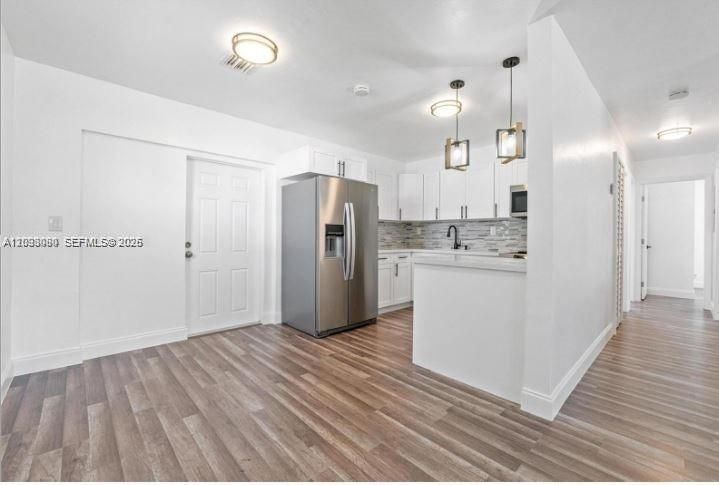 For Rent: $2,700 (3 beds, 1 baths, 900 Square Feet)