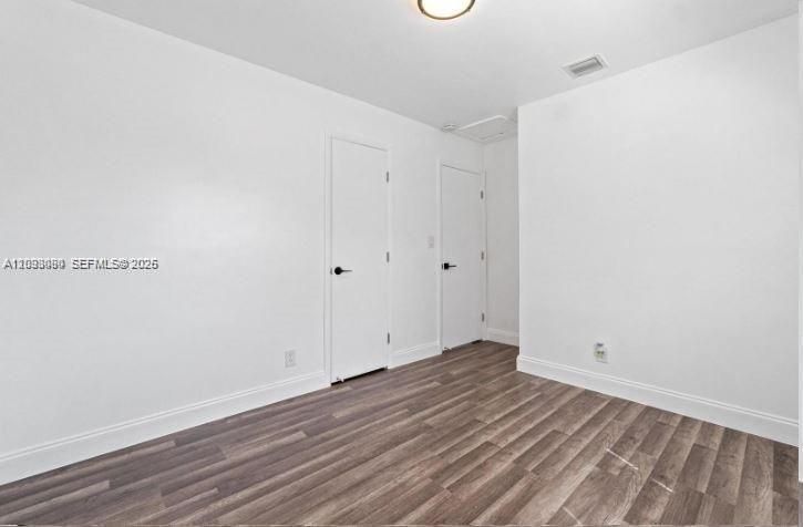 For Rent: $2,700 (3 beds, 1 baths, 900 Square Feet)