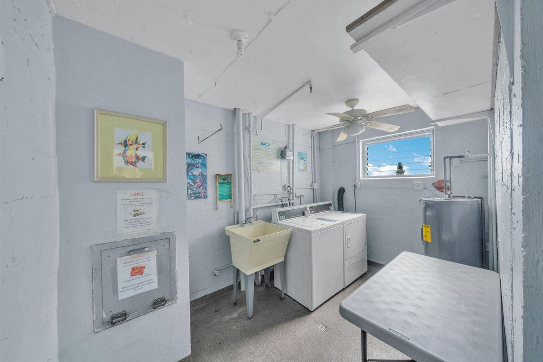 17 Laundry Room (2)