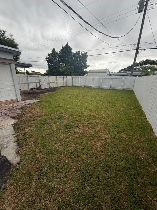 For Rent: $3,200 (3 beds, 2 baths, 1279 Square Feet)