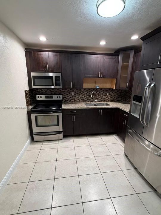For Rent: $3,200 (3 beds, 2 baths, 1279 Square Feet)
