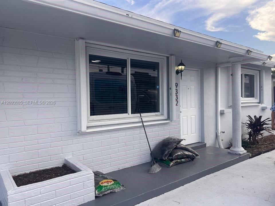 For Rent: $3,200 (3 beds, 2 baths, 1279 Square Feet)