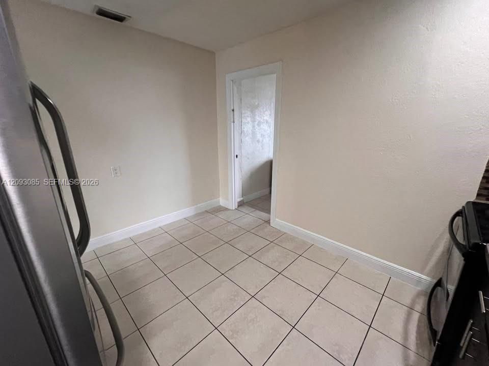 For Rent: $3,200 (3 beds, 2 baths, 1279 Square Feet)