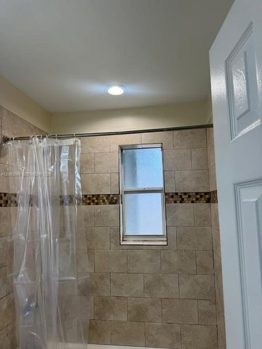 For Rent: $3,200 (3 beds, 2 baths, 1279 Square Feet)