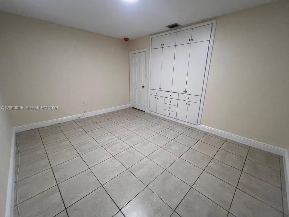 For Rent: $3,200 (3 beds, 2 baths, 1279 Square Feet)