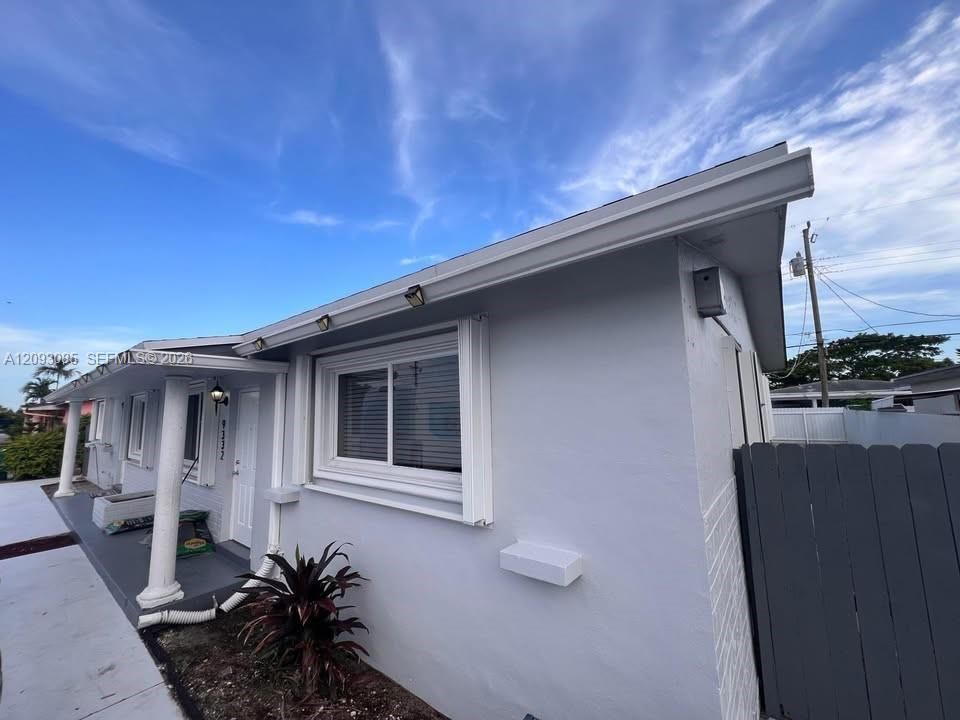 For Rent: $3,200 (3 beds, 2 baths, 1279 Square Feet)