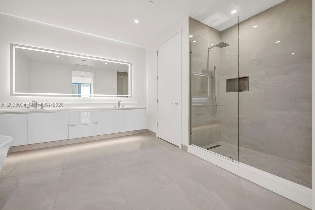 For Sale: $4,499,000 (3 beds, 3 baths, 3149 Square Feet)