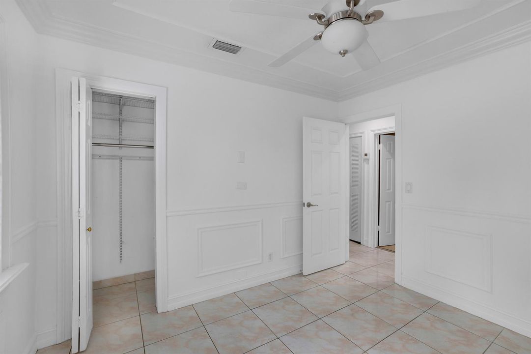 Room Layout & Closet
