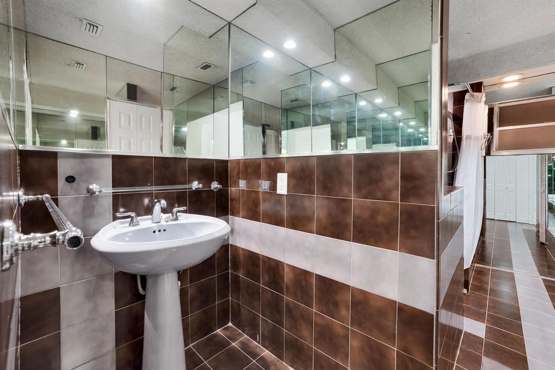Bathroom Sink & Tile Details