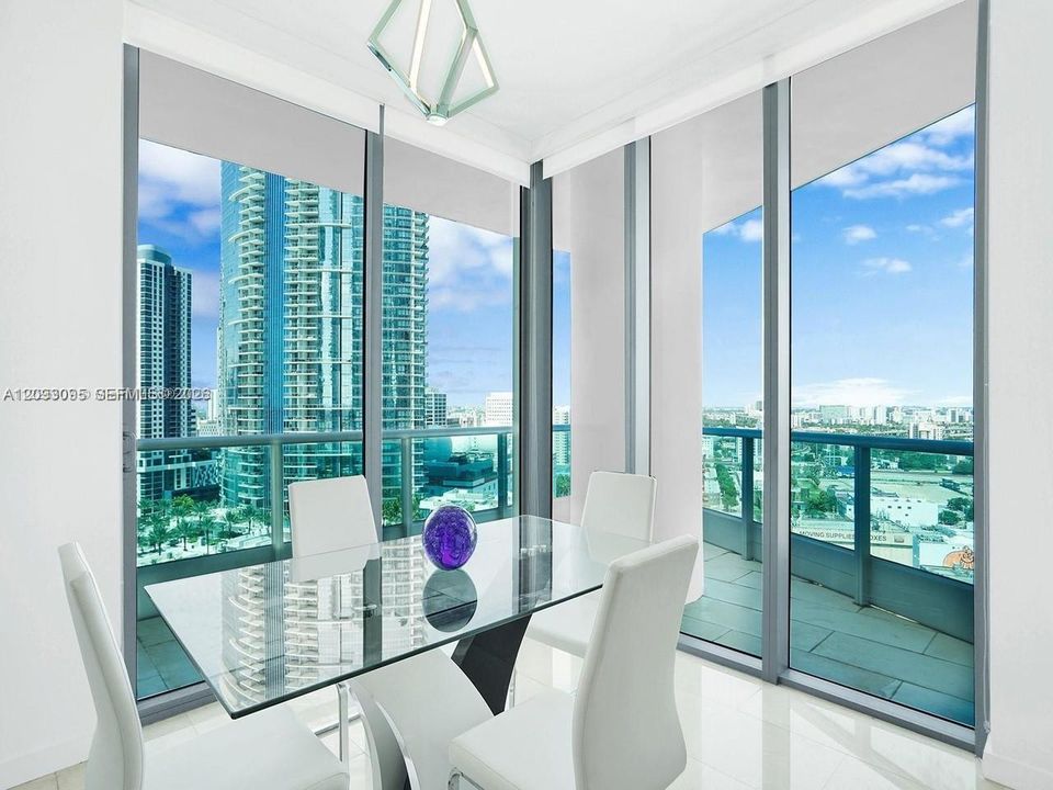 В аренду: $4,950 (2 спален, 2 ванн, 1237 Квадратных фут)