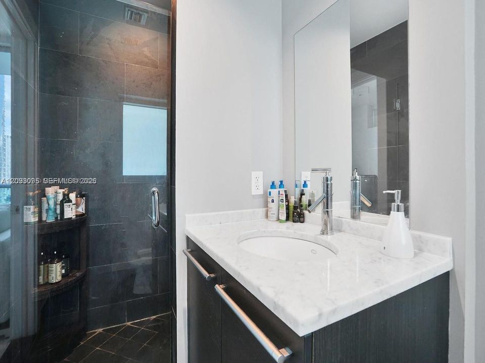 В аренду: $4,950 (2 спален, 2 ванн, 1237 Квадратных фут)