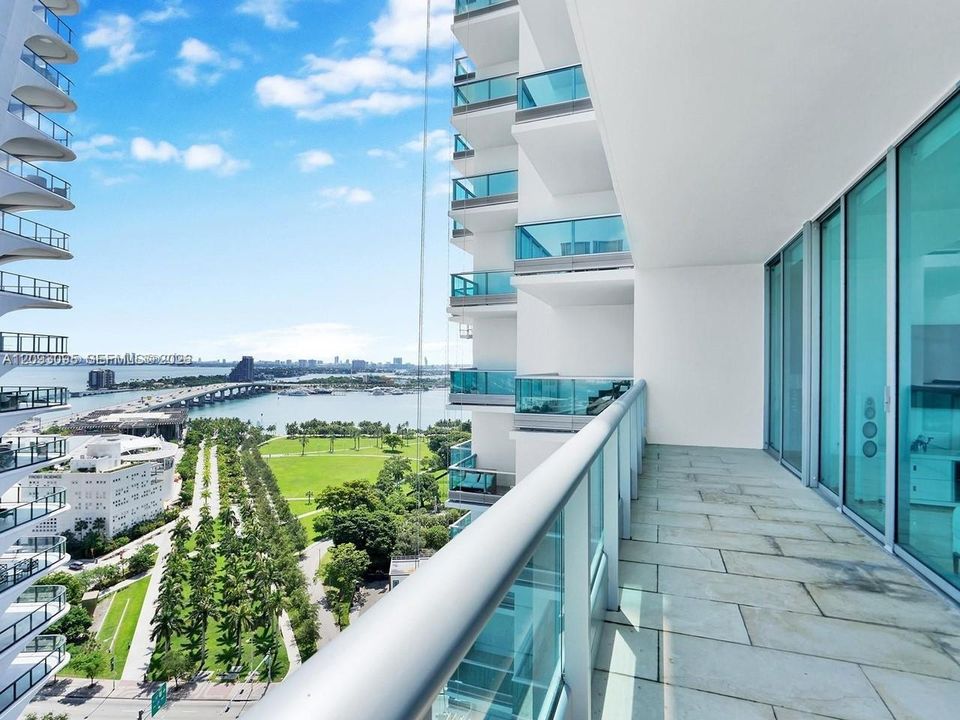 В аренду: $4,950 (2 спален, 2 ванн, 1237 Квадратных фут)