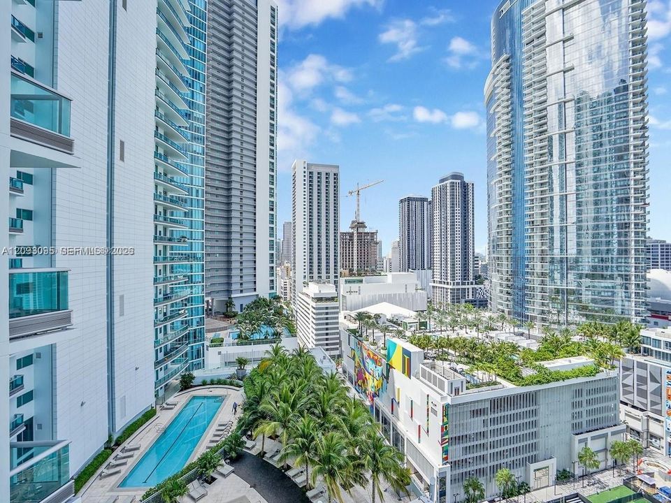 В аренду: $4,950 (2 спален, 2 ванн, 1237 Квадратных фут)