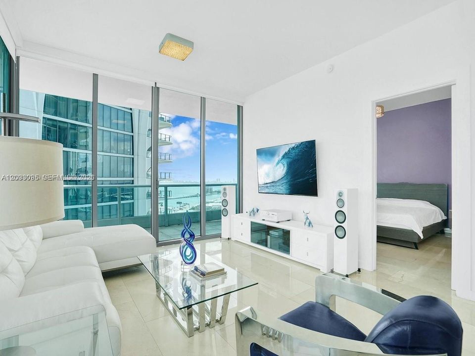 В аренду: $4,950 (2 спален, 2 ванн, 1237 Квадратных фут)