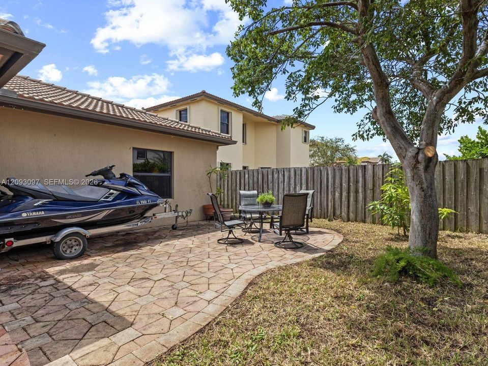 En Venta: $570,000 (4 camas, 3 baños, 1884 Pies cuadrados)