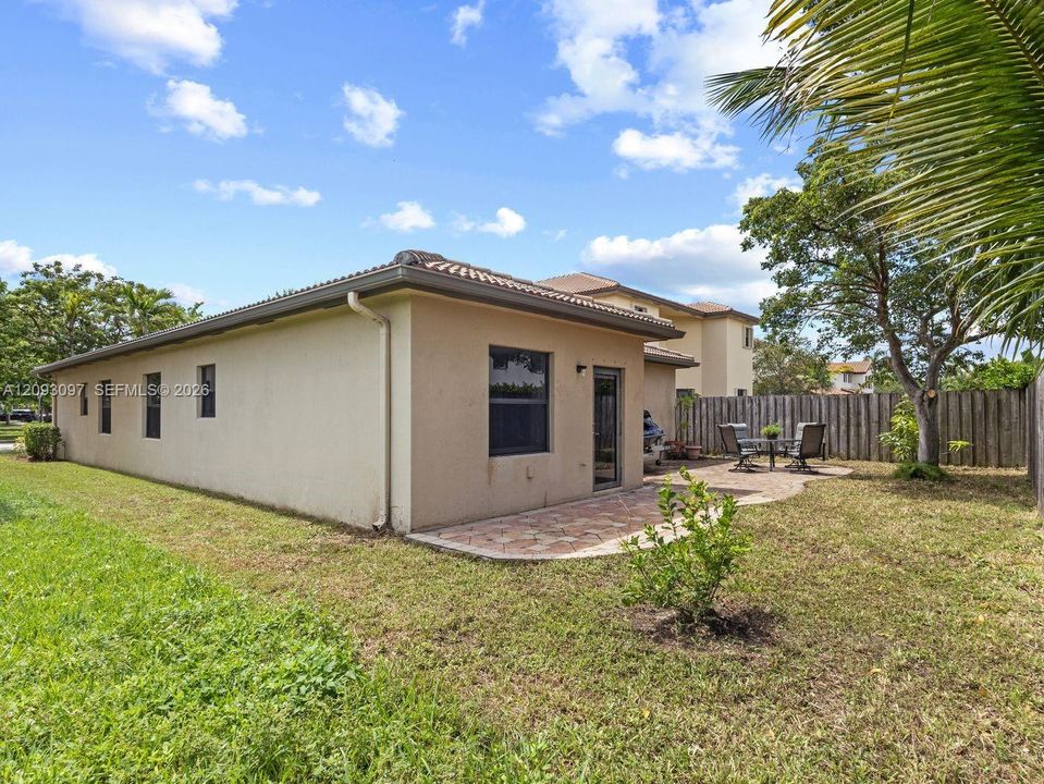 En Venta: $570,000 (4 camas, 3 baños, 1884 Pies cuadrados)