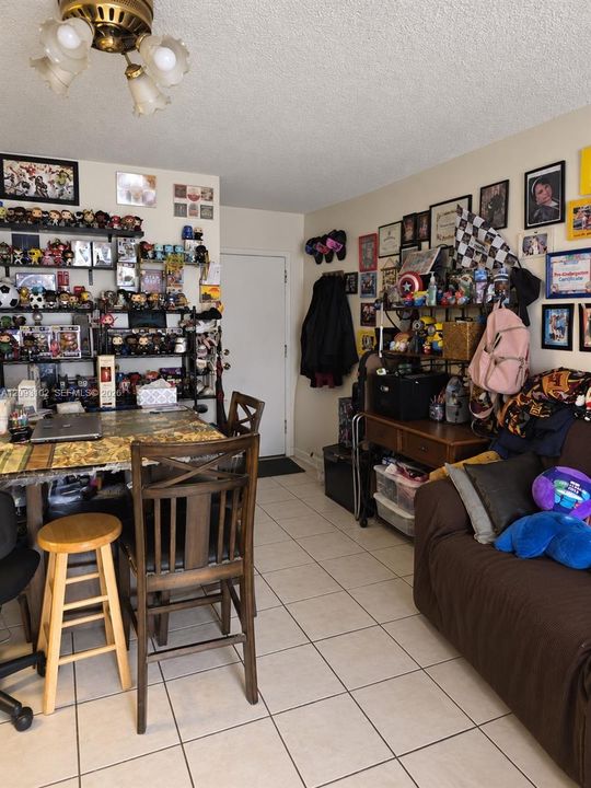For Sale: $185,000 (2 beds, 1 baths, 840 Square Feet)