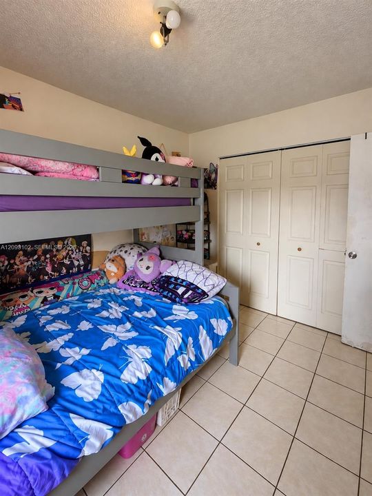 For Sale: $185,000 (2 beds, 1 baths, 840 Square Feet)