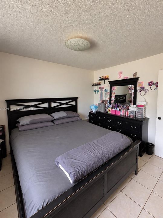 For Sale: $185,000 (2 beds, 1 baths, 840 Square Feet)
