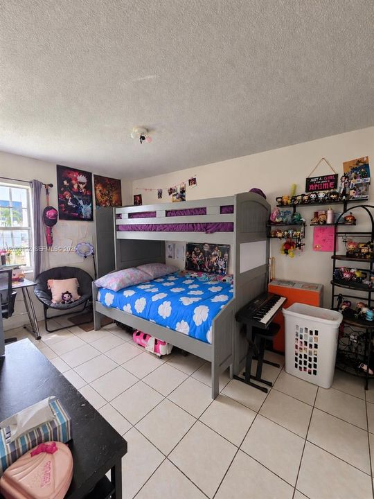 For Sale: $185,000 (2 beds, 1 baths, 840 Square Feet)