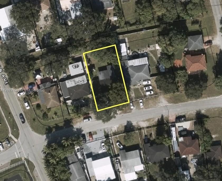 For Sale: $380,000 (2 beds, 1 baths, 840 Square Feet)
