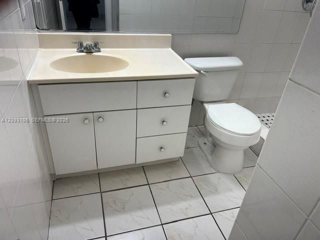 For Rent: $3,400 (3 beds, 2 baths, 2080 Square Feet)